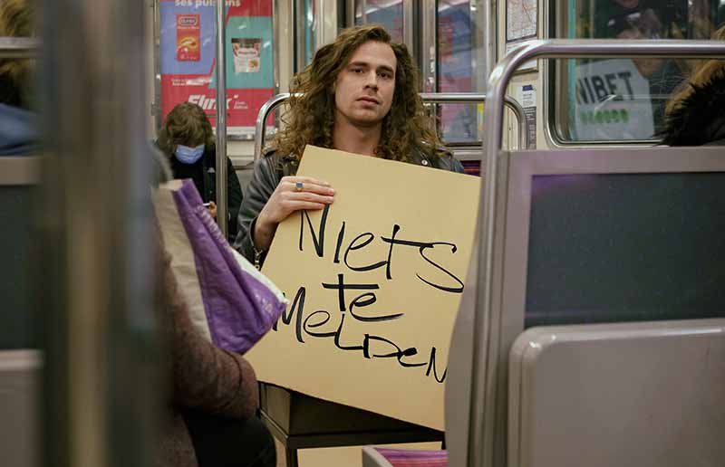 Rock in een iets dunner leren jack