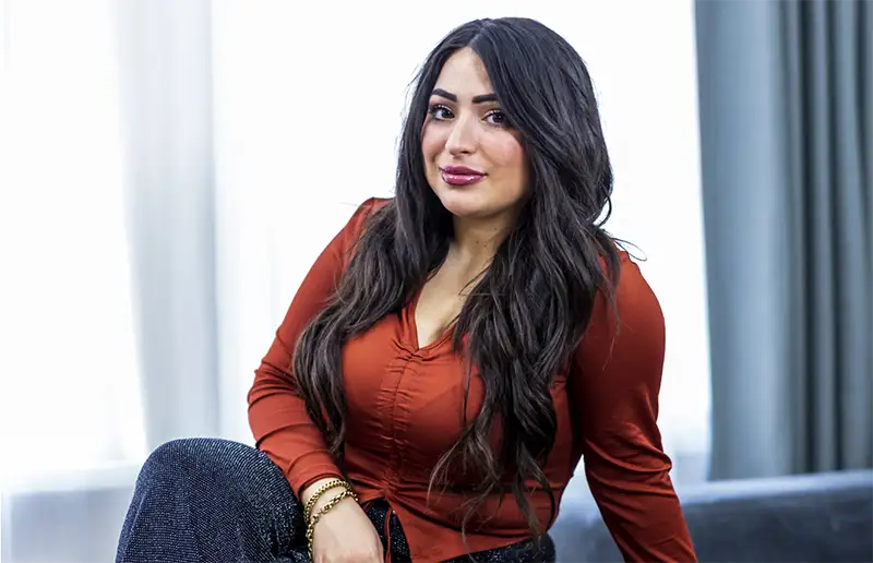 Schrijfster Lale Gül