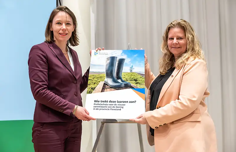 Minister Bruins Slot ontvangt Profielschets nieuwe commissaris van de Koning in Flevoland
