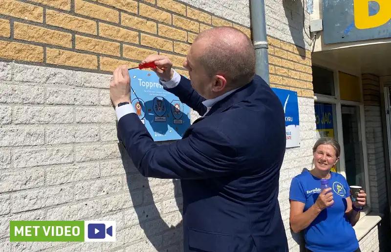 Video | Wethouder Duvekot reikt eerste certificaat ‘Gezonde sportlocatie’ uit