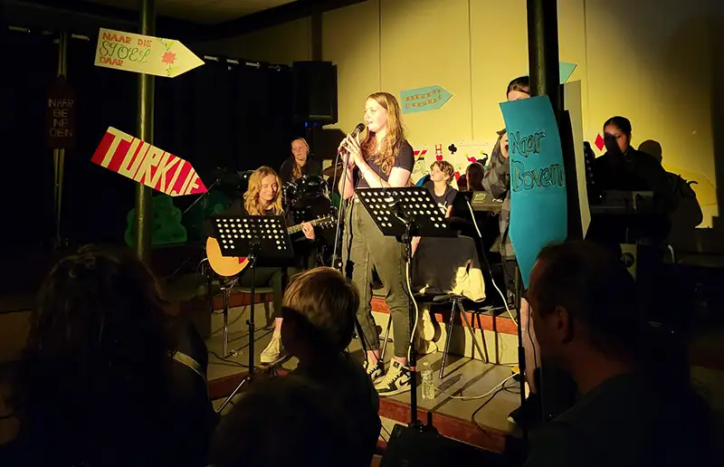2de klassers Ichthus College Dronten eindigen schooljaar met musical 'Elles in Wonderland’
