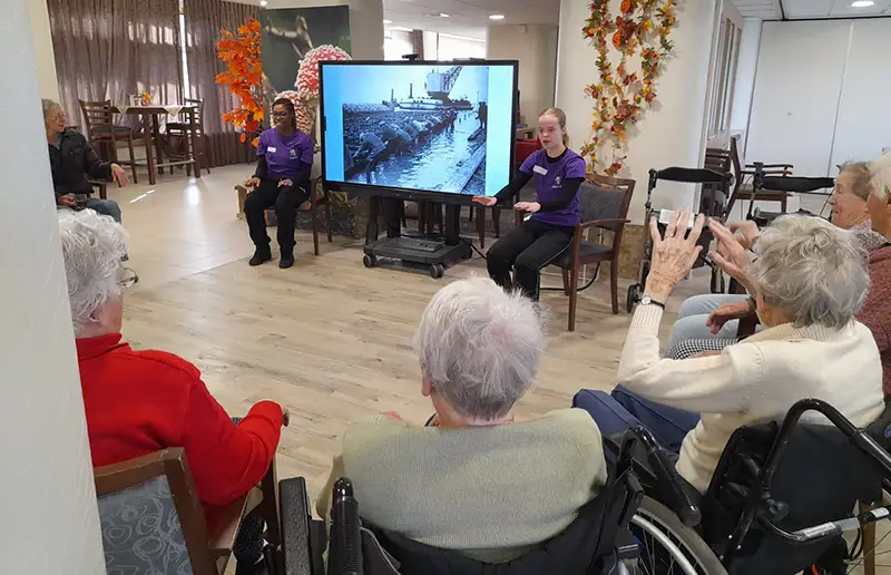 Grote belangstelling Virtual Reality tijdens Land Art Kunstweek in Coloriet de Regenboog