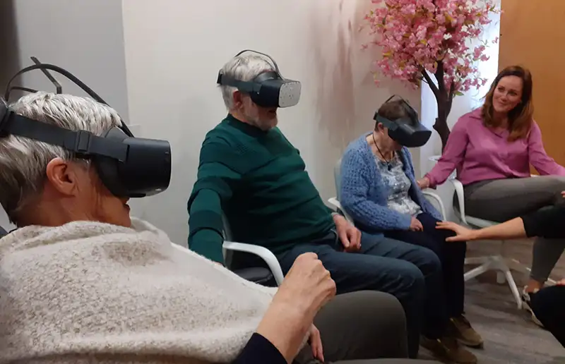 Grote belangstelling Virtual Reality tijdens Land Art Kunstweek in Coloriet de Regenboog