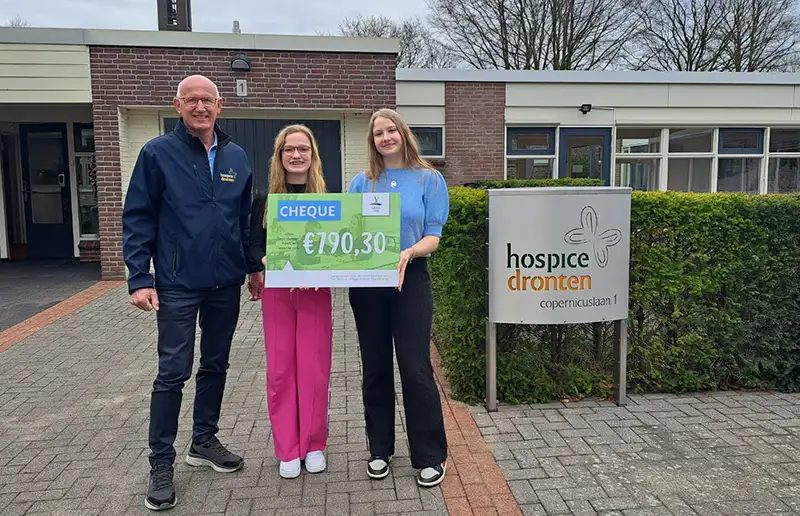 Leerlingenraad Ichthus College Dronten doneert aan Hospice Dronten