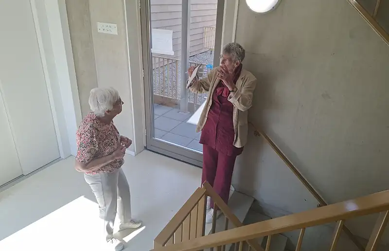 Kunstproject in trappenhuis; bewoners, Kunstvereniging Galerie Dronten en OFW slaan handen ineen