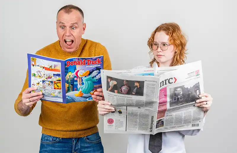 Jacob Spoelstra en dochter in oudejaarsconference ‘De boomer en het engeltje’