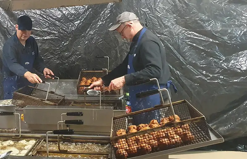 Oliebollen voor het goede doel