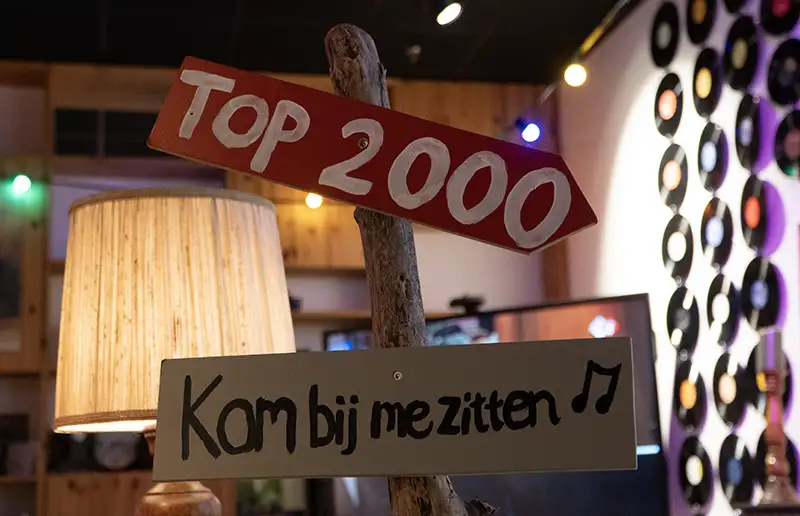 TOP 2000 Huiskamer: een knusse plek voor muziekliefhebbers in Dronten