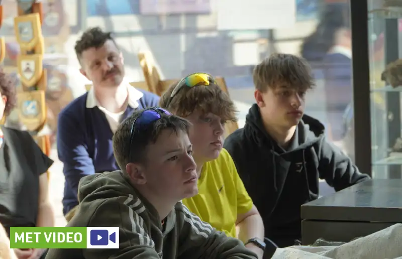 Video | Leerlingen Stewart's Melville College op bezoek in Airgunnersroom