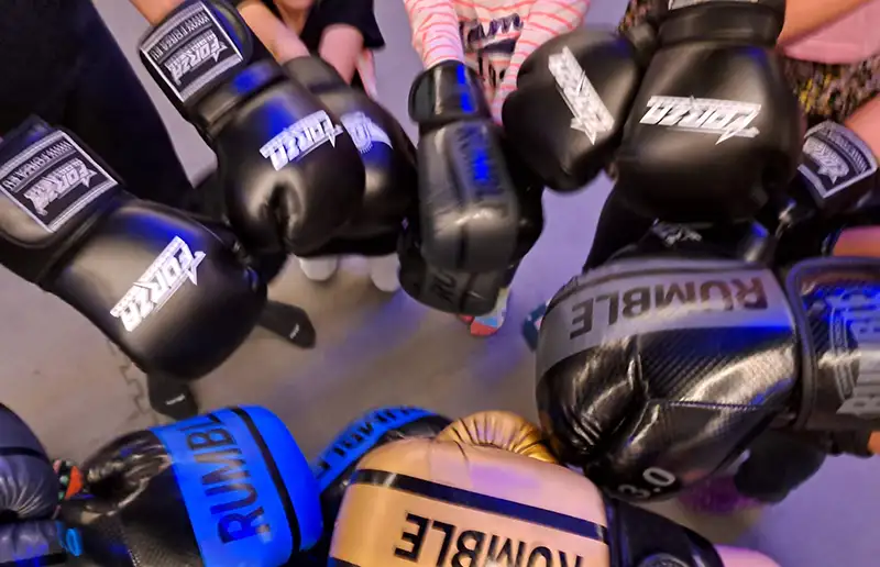 Stoom afblazen in de ring: jonge mantelzorgers gaan los bij kickboksles in Dronten