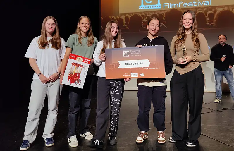 Leerlingen van Ichtus College winnen de hoofdprijs op Flevoland One Minute Filmfestival 2025
