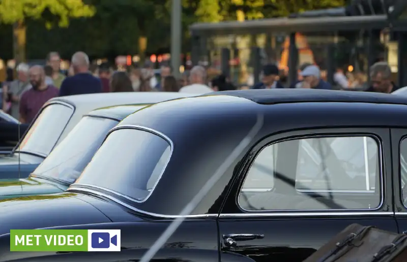 Video | Cars & Coffee trekt veel bekijks op Meerpaalplein
