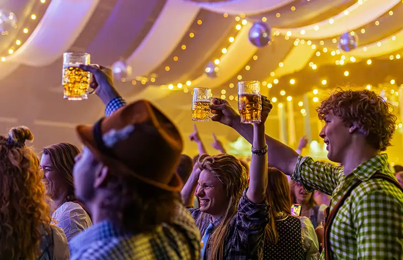 Dronten viert Oktoberfest in voormalig ijsbaan