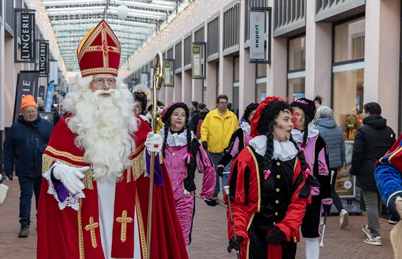 Sinterklaasintocht weer een groot feest in Dronten