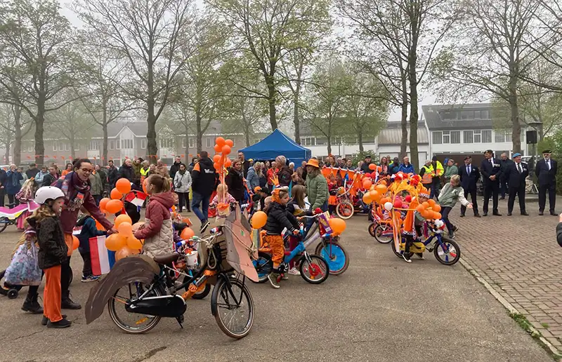 Koningsdag in Biddinghuizen met vrijmarkt, trucks en Koningscross