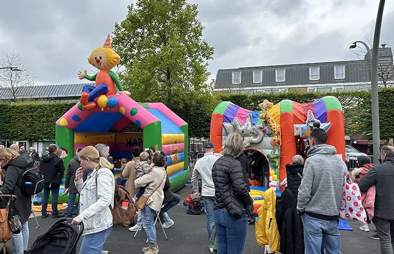 Dronten viert koningsdag met ‘Boer’n Babbels’ in het centrum