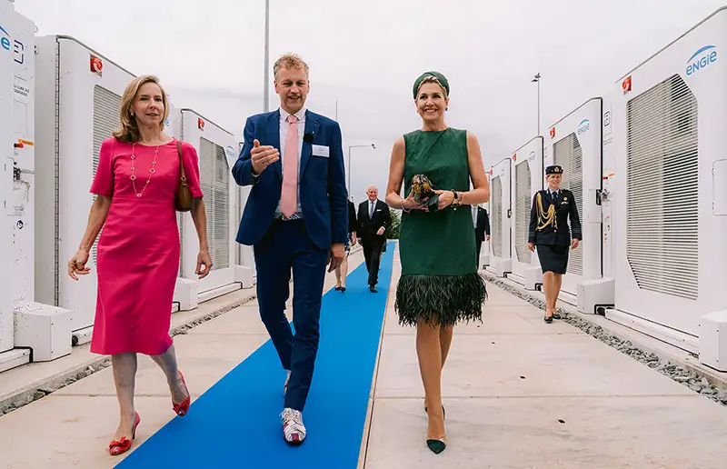Koningin Máxima opent grootste batterijpark van Nederland