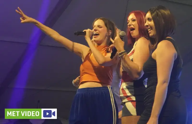 Video | Tropische vrijdagavond trekt 6.500 bezoekers naar de Meerpaaldagen in Dronten