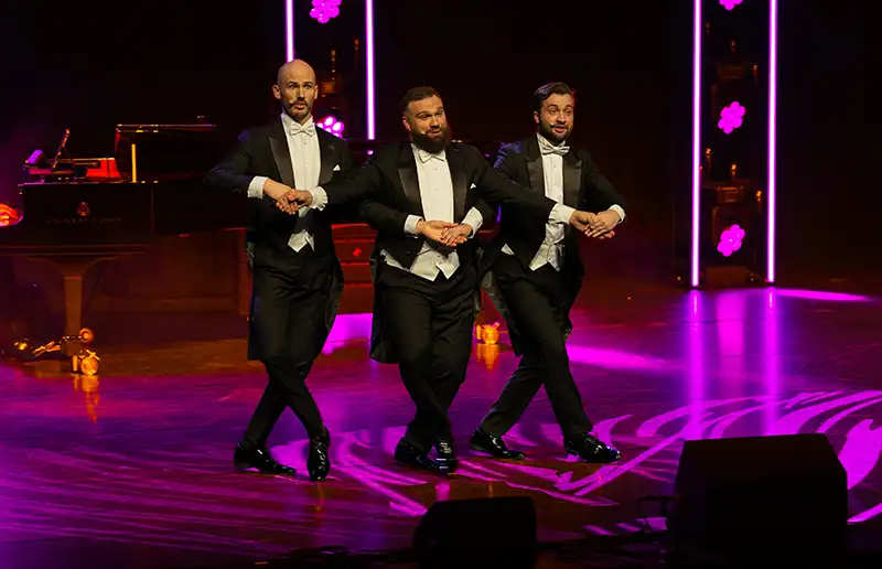The Diamond Baritones willen opera voor iedereen toegankelijk maken: ‘Waarom zou je met een operastem alleen opera mogen zingen?’
